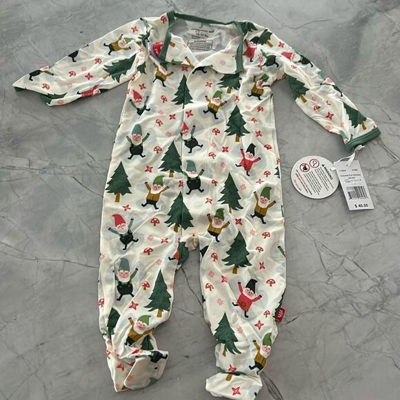 NWT magnetic me gnome Christmas pajamas 6-9M